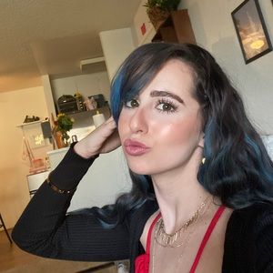 Meet your Posher, Julia